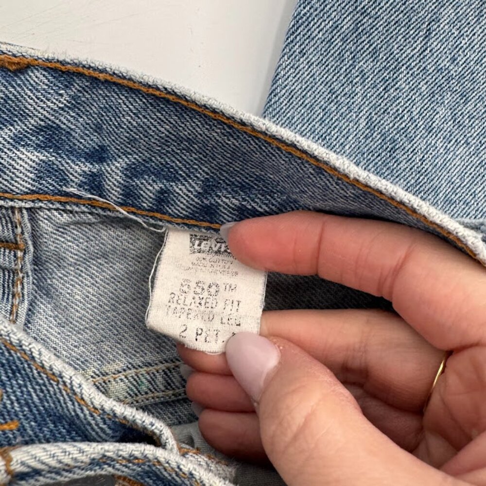 Vintage Levi's 550 Relaxed Fit Tapered Leg Jeans - Size 2 Petite - Picture 9 of 15
